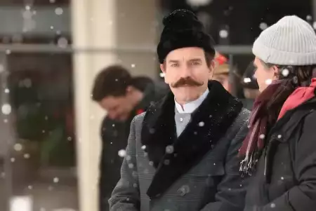 Главную роль в сериале исполнил Юэн Макгрегор. А его возлюбленную сыграла Мэри Элизабет Уинстэд — в реальной жизни супруга актера. Кадр: Paramount+